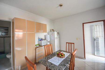 Casa à venda com 170m², 2 quartos e 2 vagasCozinha