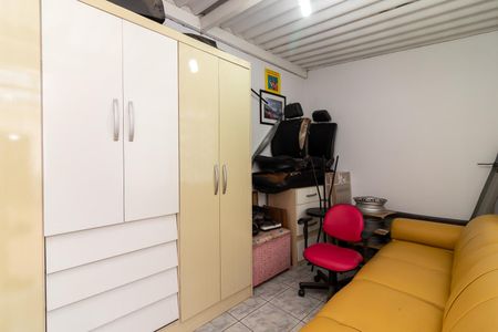 Casa à venda com 121m², 2 quartos e 1 vagaQuarto de Serviço