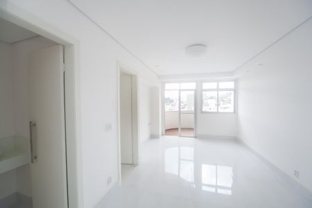 sala de apartamento para alugar com 1 quarto, 50m² em Buritis, Belo Horizonte