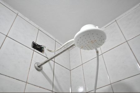 Banheiro de casa para alugar com 1 quarto, 60m² em Vila Nilo, São Paulo