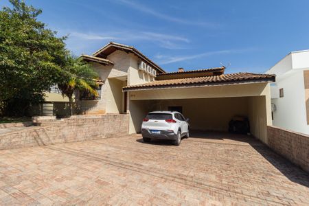 Casa para alugar com 450m², 3 quartos e 9 vagasFachada