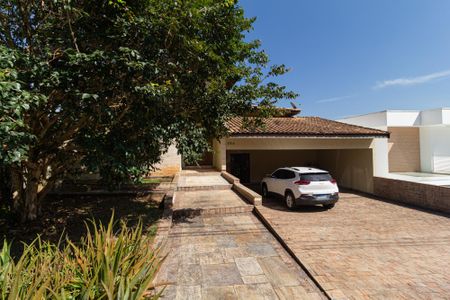 Casa para alugar com 450m², 3 quartos e 9 vagasFachada