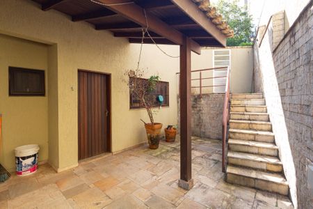 Casa para alugar com 450m², 3 quartos e 9 vagasQuintal