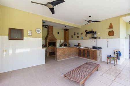 Casa para alugar com 450m², 3 quartos e 9 vagasQuintal