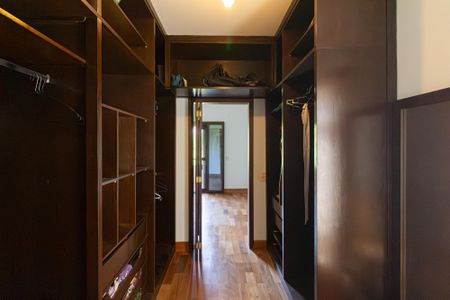 Casa para alugar com 450m², 3 quartos e 9 vagasCloset da suíte 3