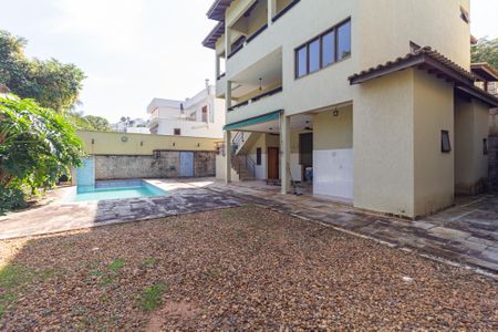 Casa para alugar com 450m², 3 quartos e 9 vagasQuintal