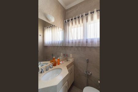 Casa para alugar com 450m², 3 quartos e 9 vagasBanheiro da suíte 1