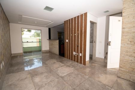 Casa de Condomínio para alugar com 3 quartos, 130m² em Cabral, Contagem