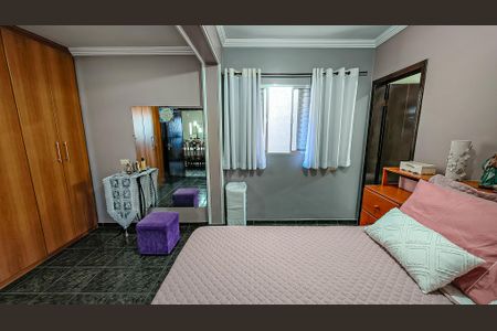 Casa à venda com 250m², 5 quartos e 3 vagasSuíte