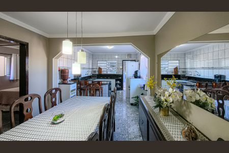 Casa à venda com 250m², 5 quartos e 3 vagasCopa