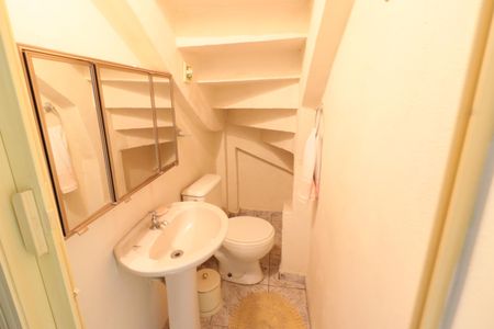 Casa para alugar com 199m², 2 quartos e 2 vagasLavabo