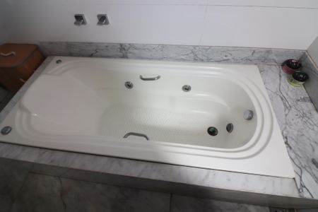 Casa para alugar com 280m², 5 quartos e 4 vagasSuíte 1 Banheiro 