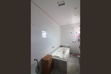 Casa para alugar com 280m², 5 quartos e 4 vagasSuíte 1 Banheiro 