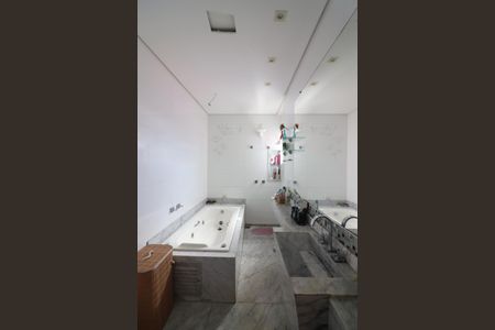 Casa para alugar com 280m², 5 quartos e 4 vagasSuíte 1 Banheiro 