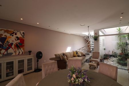 Casa para alugar com 280m², 5 quartos e 4 vagasSala 