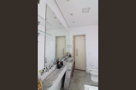 Casa para alugar com 280m², 5 quartos e 4 vagasSuíte 1 Banheiro 