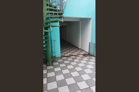 Casa à venda com 278m², 3 quartos e 4 vagas Casa à venda com 278m², 3 quartos e 4 vagasEscada