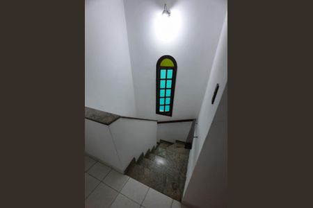 Casa à venda com 278m², 3 quartos e 4 vagas Casa à venda com 278m², 3 quartos e 4 vagasEscada