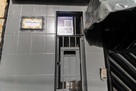 Casa à venda com 180m², 3 quartos e 2 vagas Casa à venda com 180m², 3 quartos e 2 vagasPlaca