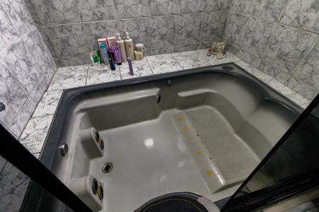 Casa à venda com 180m², 3 quartos e 2 vagas Casa à venda com 180m², 3 quartos e 2 vagasBanheiro da Suíte - Banheira