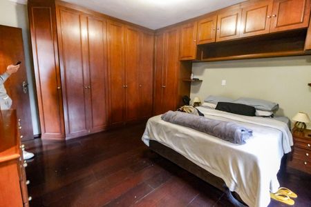 Casa à venda com 180m², 3 quartos e 2 vagas Casa à venda com 180m², 3 quartos e 2 vagasSuíte