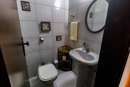Casa à venda com 180m², 3 quartos e 2 vagas Casa à venda com 180m², 3 quartos e 2 vagasLavabo