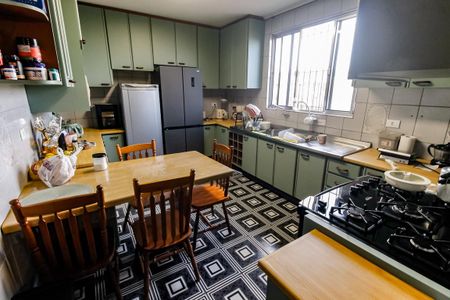 Casa à venda com 180m², 3 quartos e 2 vagas Casa à venda com 180m², 3 quartos e 2 vagasCozinha - Armários
