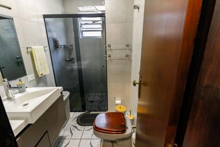 Casa à venda com 180m², 3 quartos e 2 vagas Casa à venda com 180m², 3 quartos e 2 vagasBanheiro Corredor