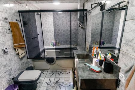 Casa à venda com 180m², 3 quartos e 2 vagas Casa à venda com 180m², 3 quartos e 2 vagasBanheiro da Suíte