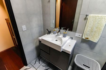 Casa à venda com 180m², 3 quartos e 2 vagas Casa à venda com 180m², 3 quartos e 2 vagasBanheiro Corredor
