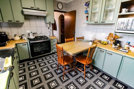 Casa à venda com 180m², 3 quartos e 2 vagas Casa à venda com 180m², 3 quartos e 2 vagasCozinha - Armários