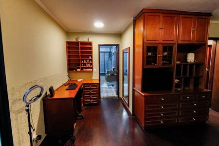 Casa à venda com 180m², 3 quartos e 2 vagas Casa à venda com 180m², 3 quartos e 2 vagasDetalhes - Suíte