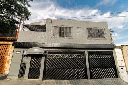 Casa à venda com 180m², 3 quartos e 2 vagas Casa à venda com 180m², 3 quartos e 2 vagasFachada