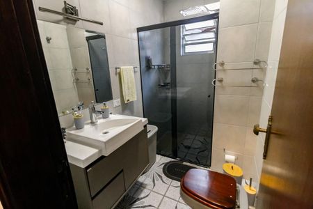 Casa à venda com 180m², 3 quartos e 2 vagas Casa à venda com 180m², 3 quartos e 2 vagasBanheiro Corredor