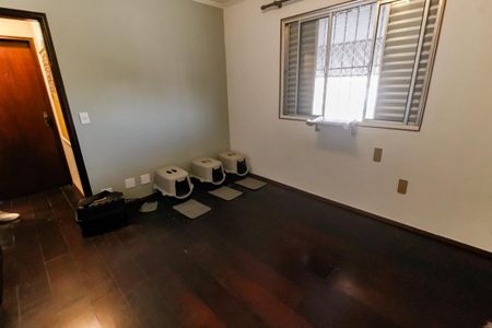 Casa à venda com 180m², 3 quartos e 2 vagas Casa à venda com 180m², 3 quartos e 2 vagasQuarto 1