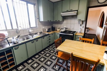 Casa à venda com 180m², 3 quartos e 2 vagas Casa à venda com 180m², 3 quartos e 2 vagasCozinha - Armários