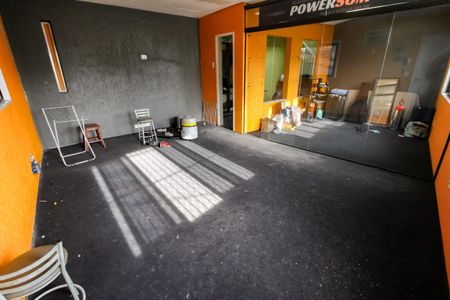 Casa à venda com 180m², 3 quartos e 2 vagas Casa à venda com 180m², 3 quartos e 2 vagasSala 4