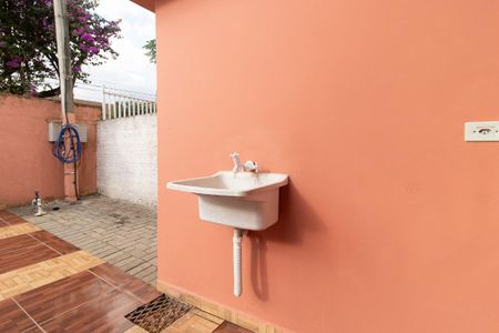 Casa para alugar com 27m², 2 quartos e 1 vagaÁrea de Serviço