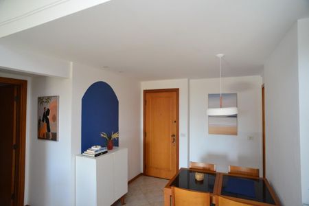 Sala de apartamento para alugar com 1 quarto, 69m² em Barra da Tijuca, Rio de Janeiro