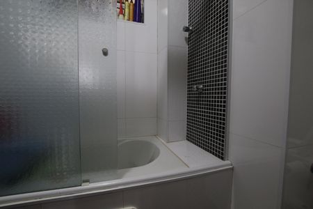 Apartamento à venda com 80m², 2 quartos e 1 vagaBanheira