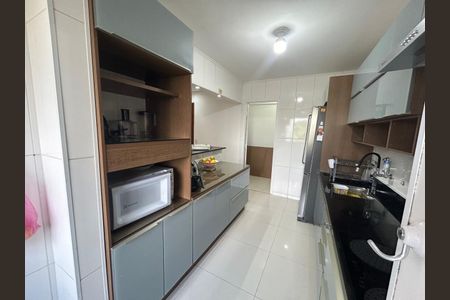 Cozinha  de apartamento para alugar com 2 quartos, 80m² em Jardim Maria Rosa, Taboão da Serra