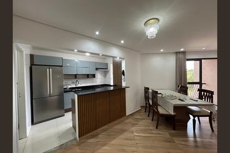 Sala e cozinha  de apartamento para alugar com 2 quartos, 80m² em Jardim Maria Rosa, Taboão da Serra