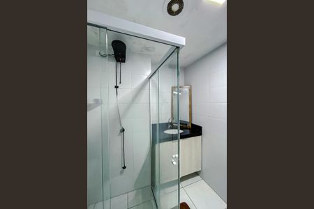 Banheiro de kitnet/studio para alugar com 1 quarto, 28m² em Mooca, São Paulo