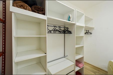 Closet Quarto 1 de apartamento à venda com 2 quartos, 80m² em Santo Antônio, Belo Horizonte