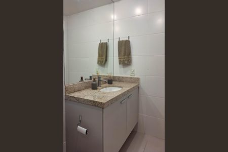 Apartamento à venda com 78m², 2 quartos e 1 vagaBanheiro Social
