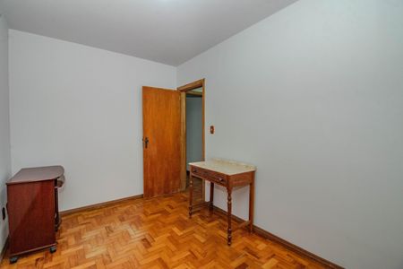 Quarto 1 de apartamento para alugar com 2 quartos, 50m² em São João, Porto Alegre