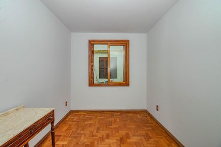 Quarto 1 de apartamento para alugar com 2 quartos, 50m² em São João, Porto Alegre