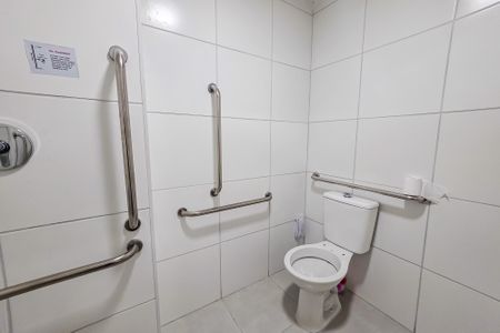 Banheiro social de apartamento para alugar com 1 quarto, 38m² em Jardim, Santo André