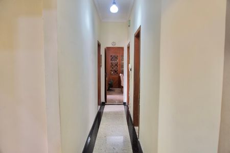Casa à venda com 444m², 7 quartos e 5 vagasCorredor