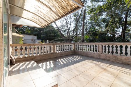 Casa à venda com 165m², 3 quartos e 2 vagas Casa à venda com 165m², 3 quartos e 2 vagasVaranda